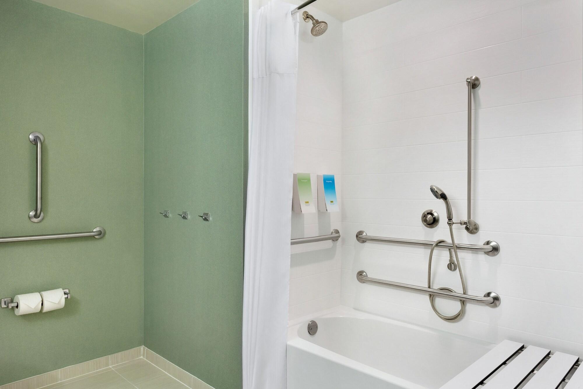 Home2 Suites By Hilton Greenville Downtown Екстериор снимка