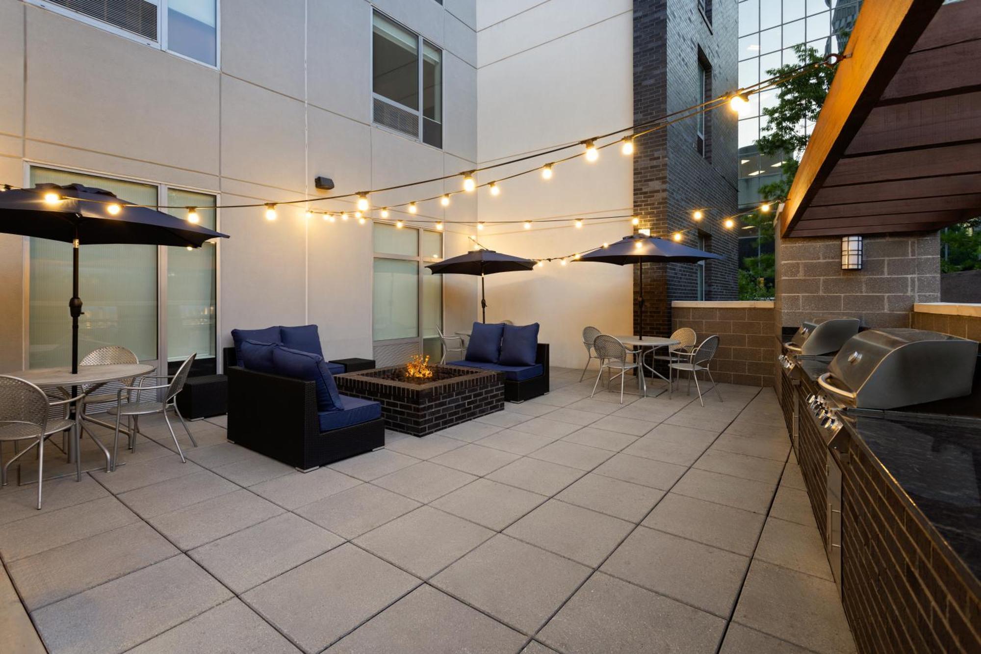 Home2 Suites By Hilton Greenville Downtown Екстериор снимка