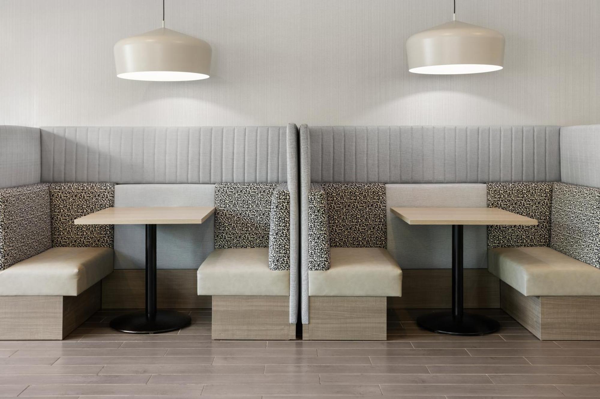 Home2 Suites By Hilton Greenville Downtown Екстериор снимка