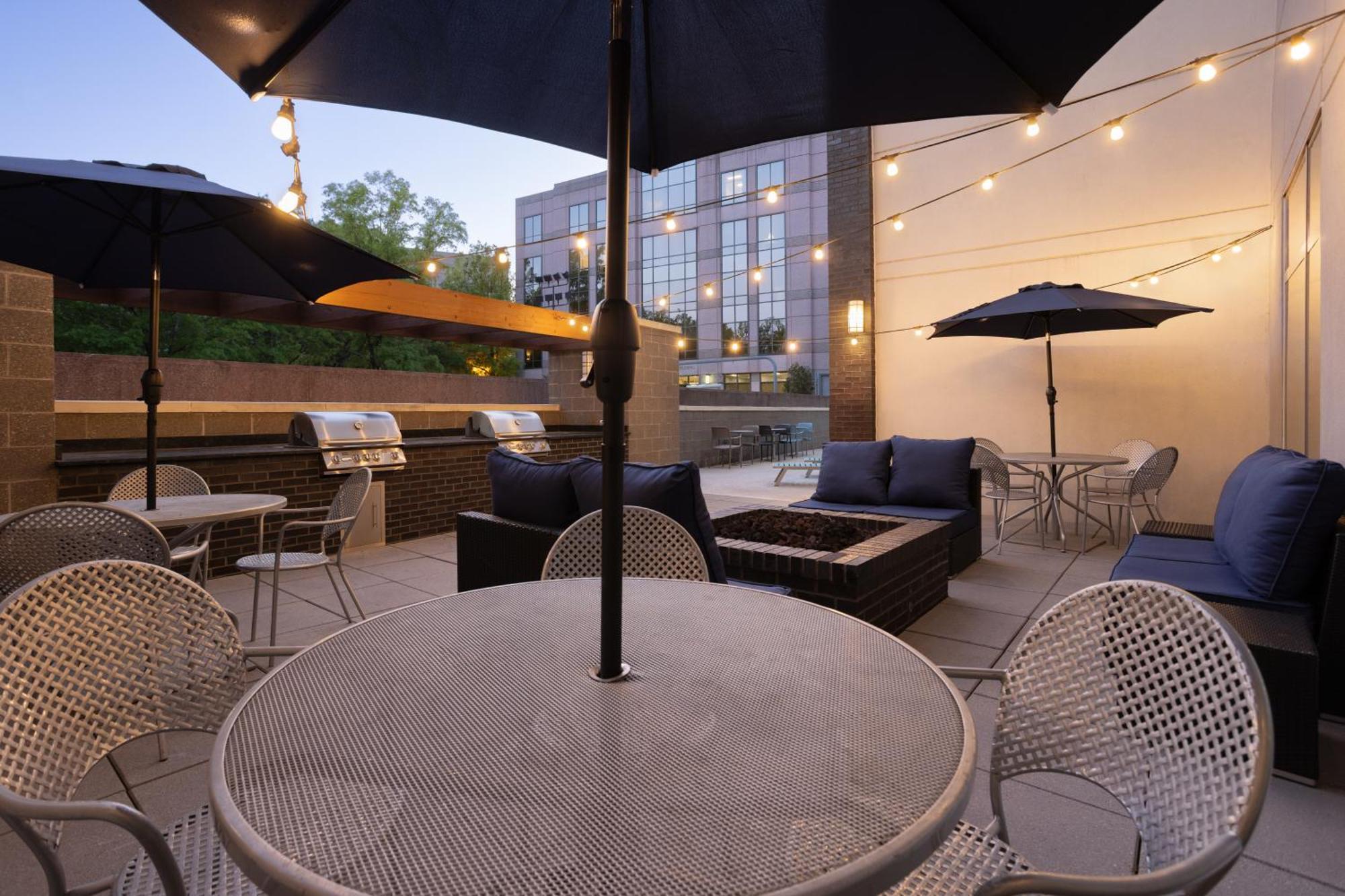 Home2 Suites By Hilton Greenville Downtown Екстериор снимка